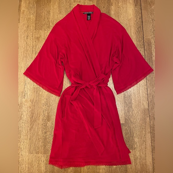 VS Red Robe - Picture 1 of 4